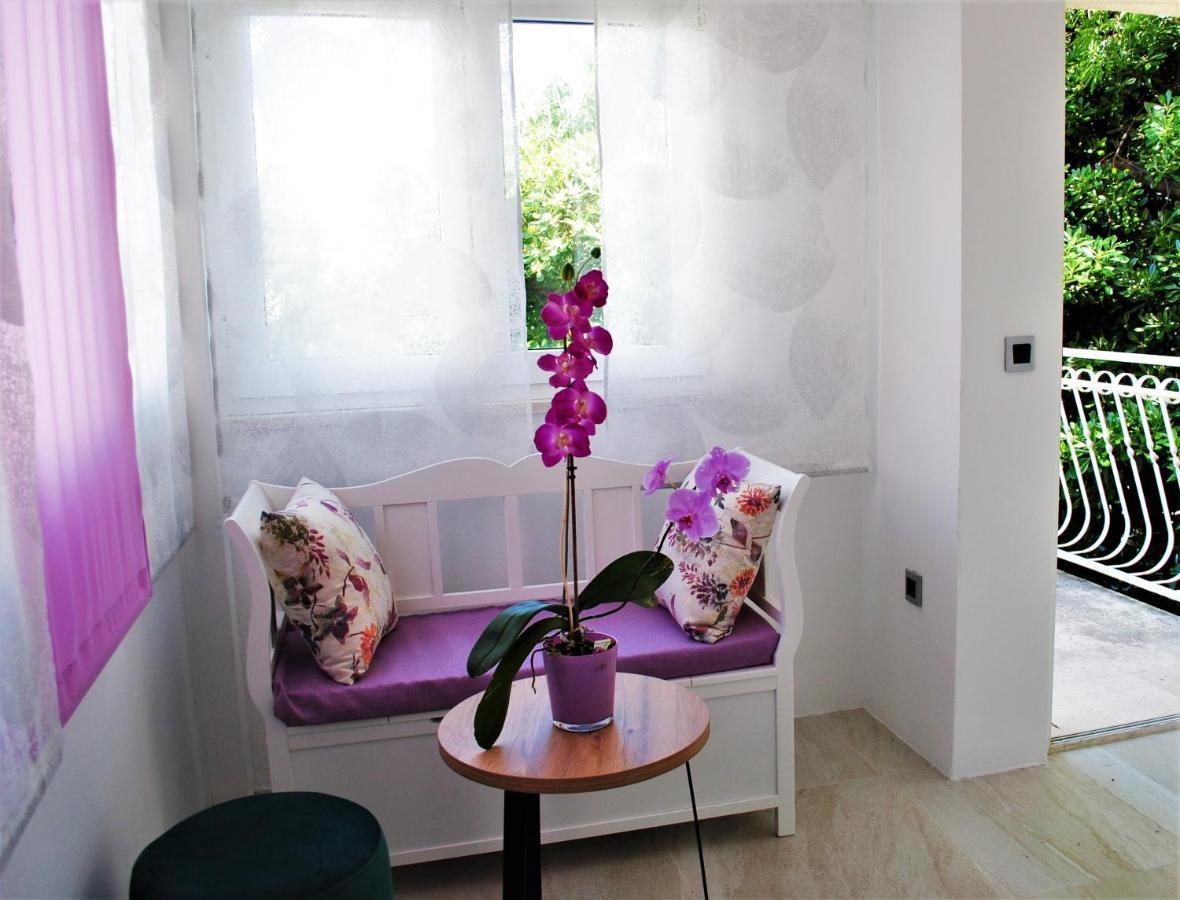Split Symphony Veranda: Modern, New Apartment Buitenkant foto